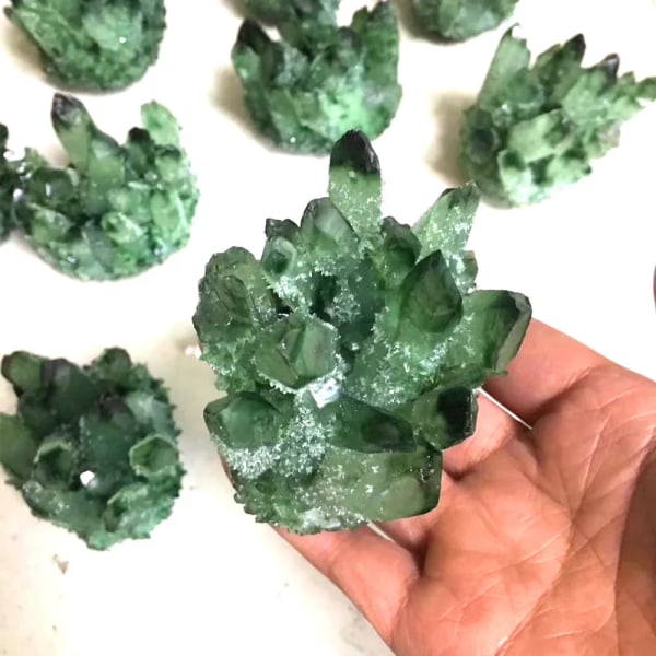 Vackert naturligt grönt spöke fantomkvartskristallkluster råmalmläkningskristaller mineralprov Heminredning 300-400g