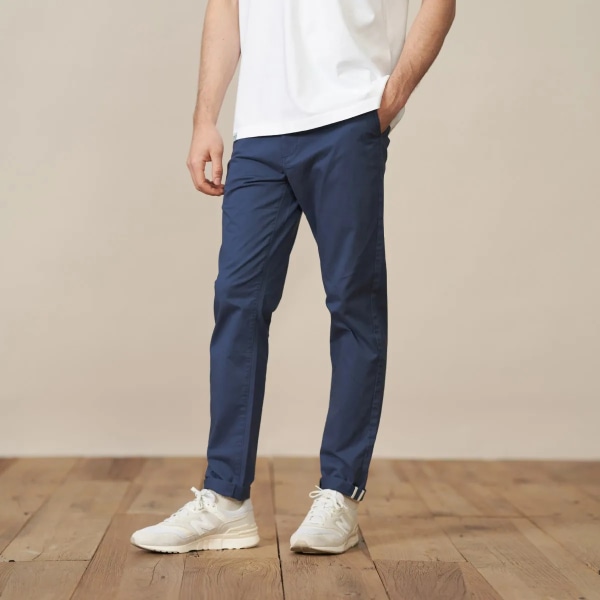 2023 Höstnya avsmalnande byxor Herr Basic Bekväma chinos Smart Causal högkvalitativ garderob Essential byxor Navy Blue CT03 36