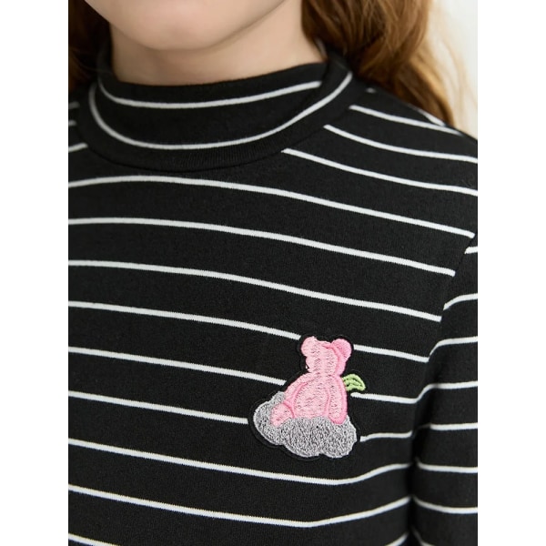 Minimalistiska barn Långärmade T-shirts för flickor Hösten 2023 Nya Slim Small Turtleneck Randig Casual 3-14y Tops 22314002 purple-green striped 130cm