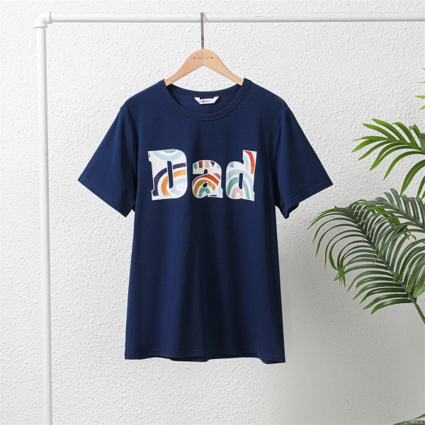 Familjematchande överallt print med bälte eller linda filt eller bomullsbrev Grafiska kortärmade t-shirts MultiColour Baby newborn