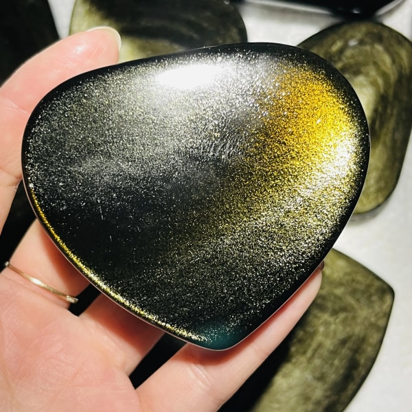 Naturligt guld Obsidian Cat Eyes Quartz Crystal Heart Healing Decor Present 140-180g