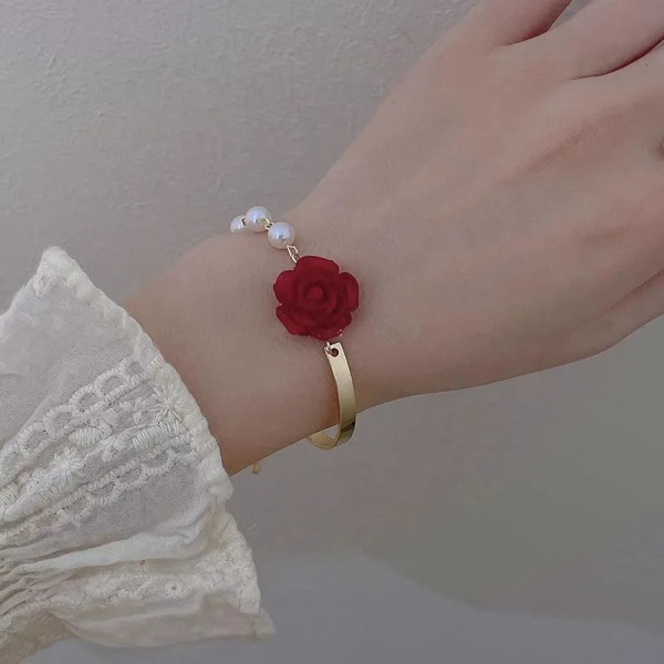 Koreanskt mode Rose Pearl Armband för kvinnor Fransk Röd Rose Vit Rose Pearl Blomma Boudoir Armband Bröllopsfest Smycken Present 1