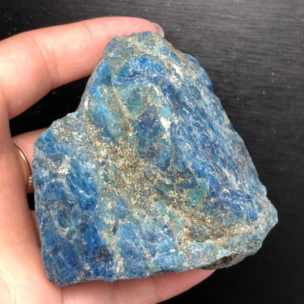 Naturlig blå apatit rå Stone Healing Reiki Crystal Ädelstenar och mineralprov grovt prov heminredning about 80-100g