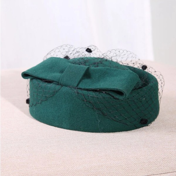 Brud Bröllop Chic Veil Fascinator Hatt Cocktail Bröllopsfest Kyrkan Headpiece kentucky Huvudbonader 100 % ull Filt Basker Cap dark green 54-56cm