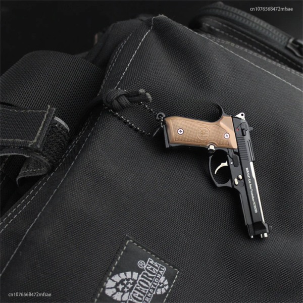 1:3 Metal Pistol Toy Gun Miniatyrmodell Beretta 92F Nyckelring Högkvalitativ kollektion Leksak Födelsedagspresenter 14