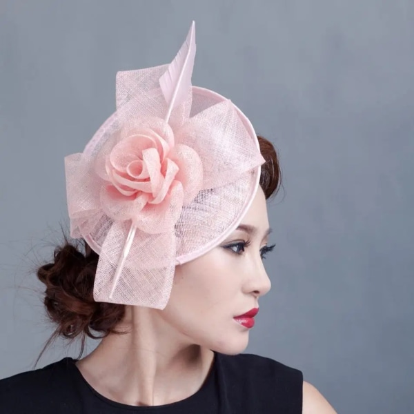 Chic Sinamay Fascinator Kvinnlig Fest Huvudbonad Brud Bröllop Huvudbonad Dam Kyrka Hårnål Kvinnor Cocktail Fedora Ivory