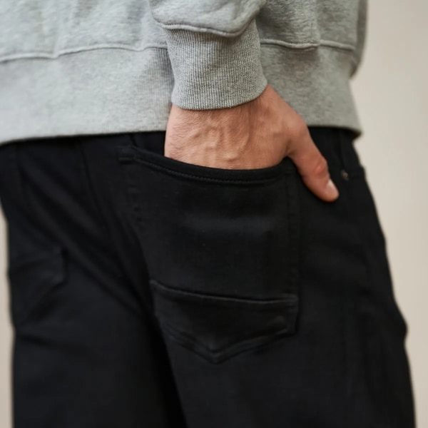 2023 våren nya bekväma avsmalnande svarta jeans män 15 uns vintage fleecebyxor Plus size jeansbyxor Black 31