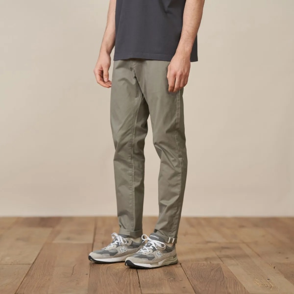 2023 Höstnya avsmalnande byxor Herr Basic Bekväma chinos Smart Causal högkvalitativ garderob Essential byxor Khaki CT03 29