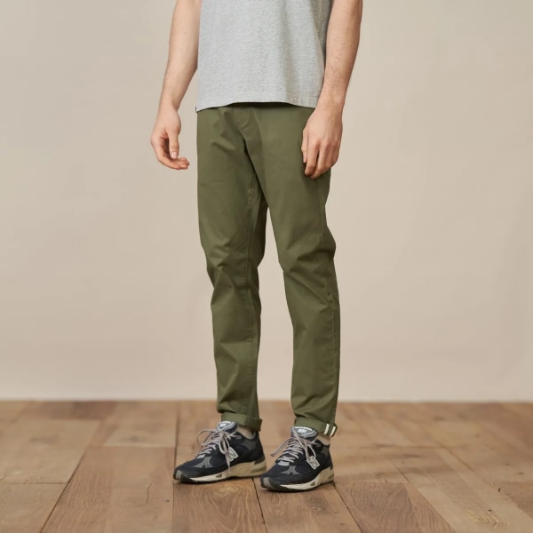 2023 Höstnya avsmalnande byxor Herr Basic Bekväma chinos Smart Causal högkvalitativ garderob Essential byxor Khaki CT03 29