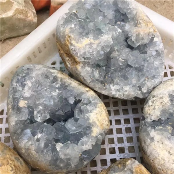 Naturlig Celestite Crystal Raw Cluster Sky Blue Geode Grovt mineralprov 300-400g