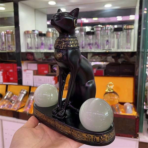 Forntida Egypten Anubis Gud Katt Staty Harts Carfts Ornament Crystal Ball Base Sphere Display Stand Lucky Cat FengShui Dekor Suit for 5-6cm ball