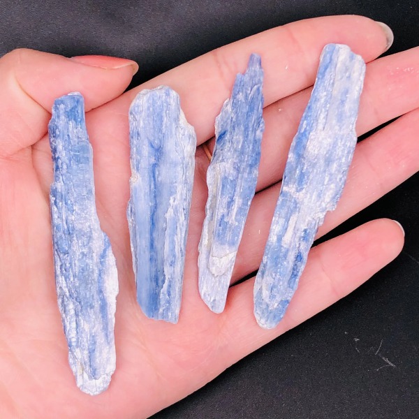 4 STK Naturlig Kyanit Grov stenprov Crystal Rock Original Mineral 50-70mm