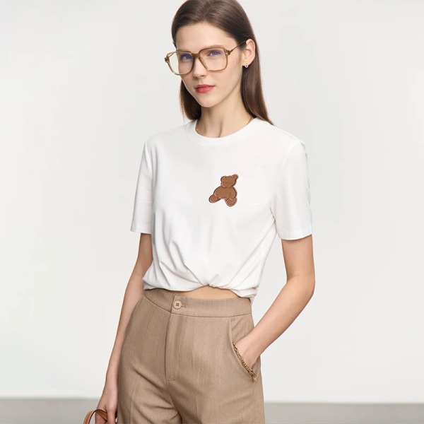 Minimalism Casual Damtopp 2023 Sommar Ny O Neck Bear Applikation Kortärmade T-shirts Mångsidiga Kvinnliga Kläder 12322124 white coffee L