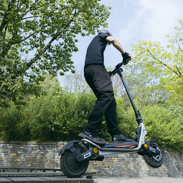 Electric Scooter KuKirin A1, Motor 48V 800W, 13Ah Battery, Range 45 km