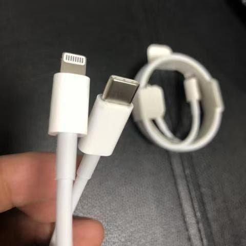 MFi-certifierad iPhone USB-C till Lightning-datakabel 1 meter plus 2 vita snabbladdare