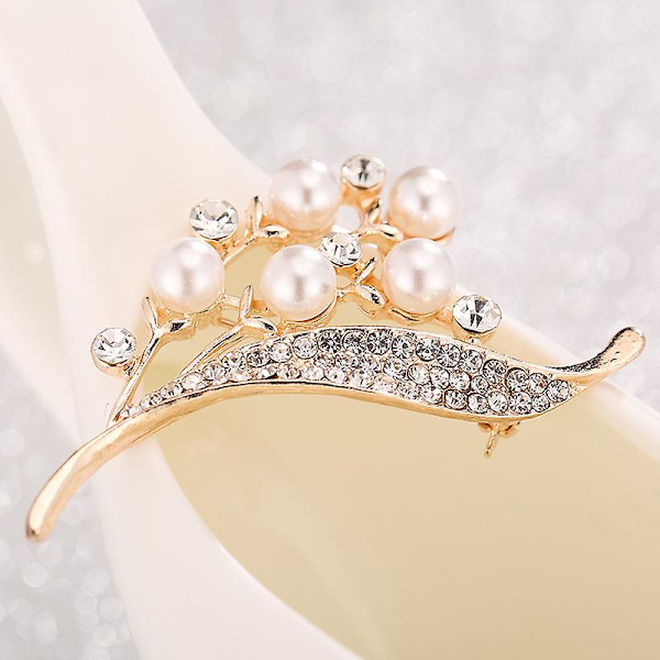 Kvinnor Simulerade Pärla Rhinestones Blomma Brosch Pins Legering Femme Bröstnål Halsdukar Spänne Smycken Dekorationer