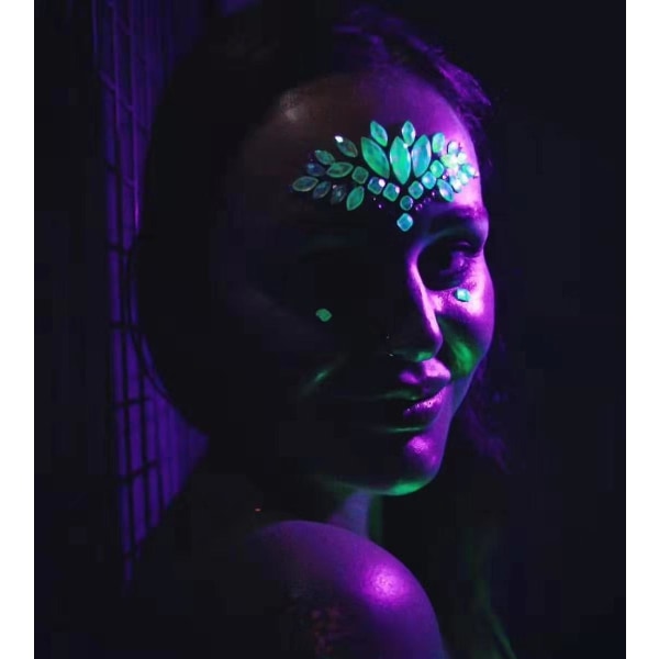 Noctilucent Face Gems Stickers Lysende Midlertidige Tatoveringer til Kvinder Selvklæbende Vandtæt Glitter Rhinestone Body Eyes Juveler Easter Rave eller Festiv