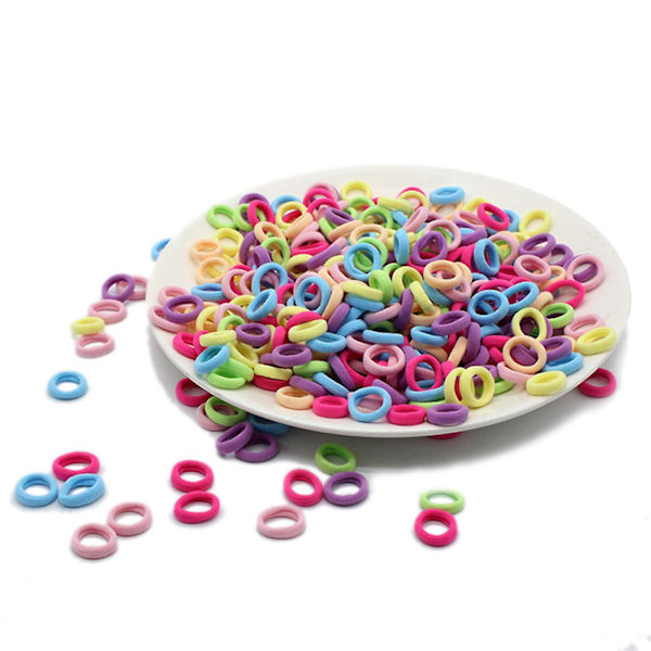 100 st elastiska hårband, små hårsnoddar, rep, små gummiband i olika färger (C)