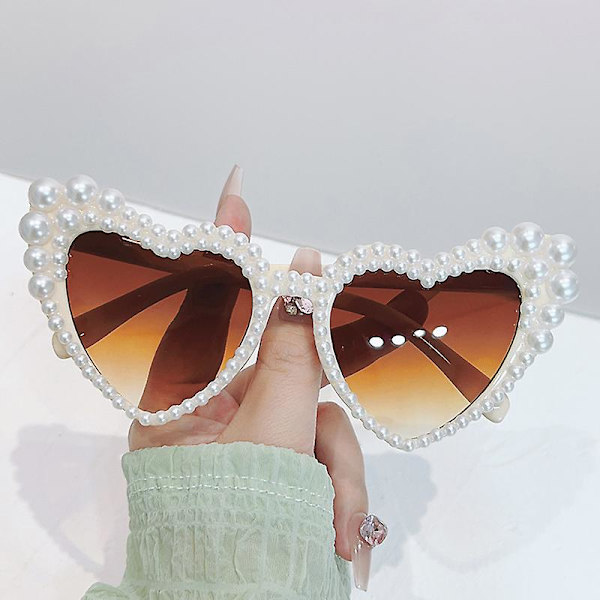 Hjärtformade solglasögon för bruden, pärlsolglasögon för bröllopsfest, solglasögon för vuxna, stora bågar, söta vita svarta nyanser, Uv400, fashionabla glasögon (LEOPARD TEA)