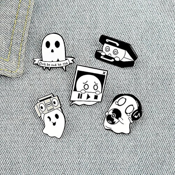 GHYT Söt emalj pin bulk set, roliga anime pin för ryggsäckar estetiska, tecknade knappar för jackor