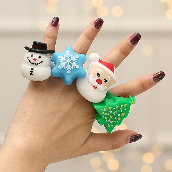 4-pack julblinkande ringar, snöflinga julgran tomte snögubbe blinkande lysande finger LED-ringar