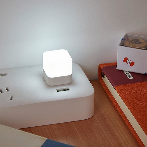 4st USB-kontaktlampa Liten nattlampa Dator Mobil strömladdning Mini boklampa LED Ögonskydd Kvadratisk läslampa
