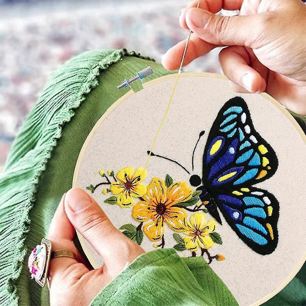 Blomsterfjärils Broderi Kit, inklusive Broderityg, bambu Broderiringar, Stygn, Hobby för Kvinnor