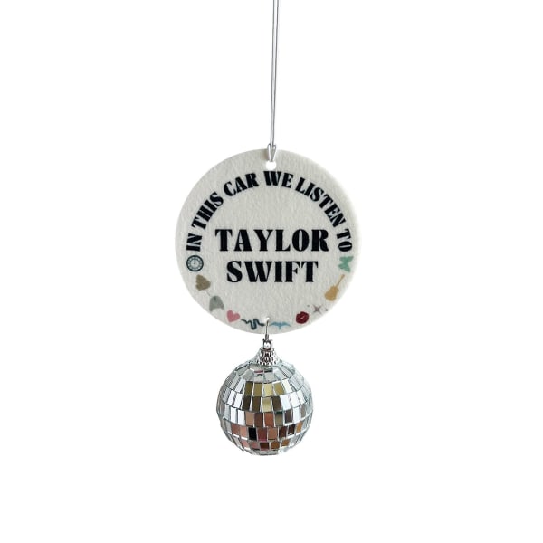 I DEN HÄR BILEN LYSSAR VI PÅ TAYLOR SWIFT Disco Ball Pendant