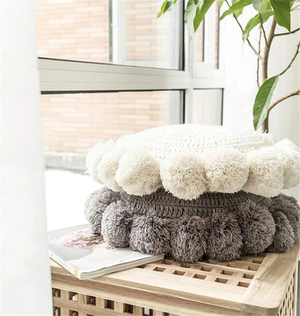 Rund kudde med pom pom - vävd prydnadskudde rund kudde