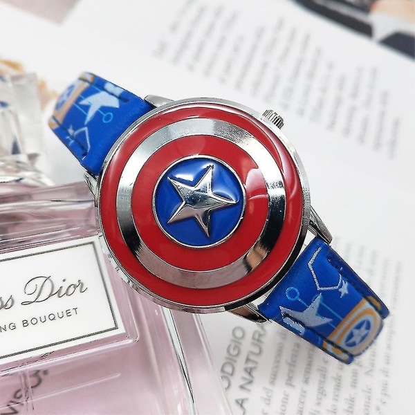 Spiderman/captain America/iron Man Avengers Superhelt Kids Boy Quartz Watch Flip Case Barn Bursdagsgave（Captain America）