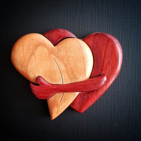 En kram från mitt hjärta till dig Handgjorda träsniderier, en kram från mitt hjärta till ditt（E）