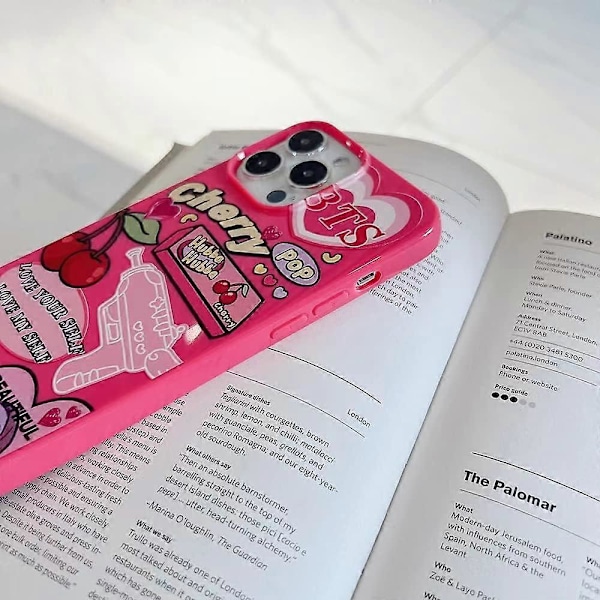 iPhone 13 Pro Max Skal Rosa Söt Körsbär Hjärtan Y2K Cartoon Collage Kawaii Flickig Tryckt Mode Estetisk Design för Kvinnor
