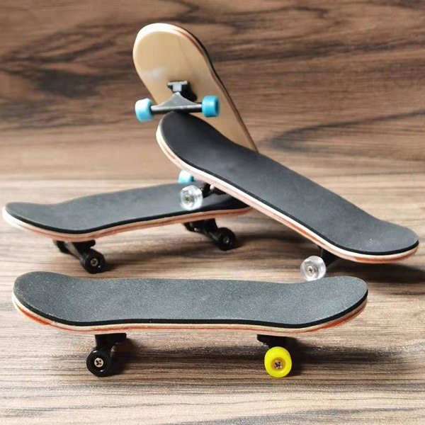 Presenter till fingerleksaksälskare Skateboards Kreativitetspussel Flerfärgad högkvalitativ legering + PVC självmonterande leksaker（C）