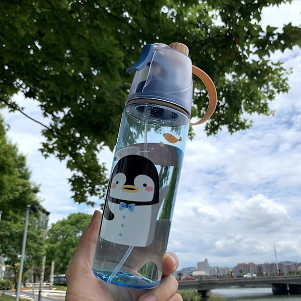 600ml Sprayvattenflaskor för barn sommar läckagesäkra dimmande drickflaska utomhus (A)