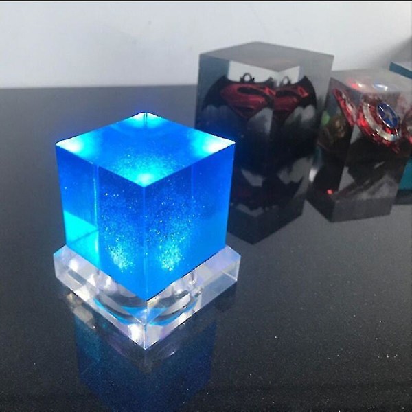 Mike Avengers Loki Led Tesseract Cosmic Cube Cosplay Prop Natlys Glødende Lampe Kreativt legetøj Samlerobjekt Modelgave（Glasbase lysende）