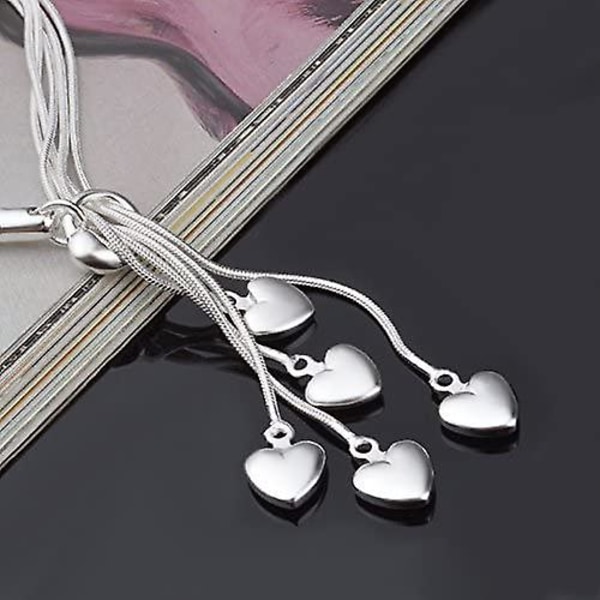 Fem-linjers kjede i sterling sølv med armbånd med fem hjerter