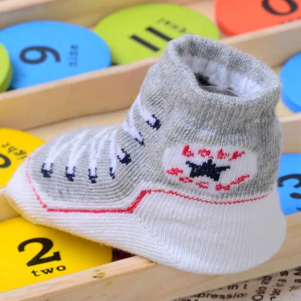 1 par nyfödd flicka pojke baby barn toddler gåva 3D verklighetstrogna skor form charm Anti-slip strumpor. white