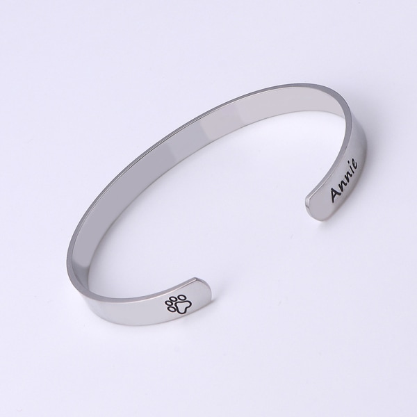 Euramerican Style armband i rostfritt stål C-formad öppningsarmring Bokstäver Annie silver