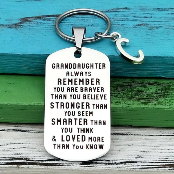 Till mitt barnbarn/barnbarn Presentbokstäver Nyckelring Rostfritt stål Nyckelringhänge granddaughter j