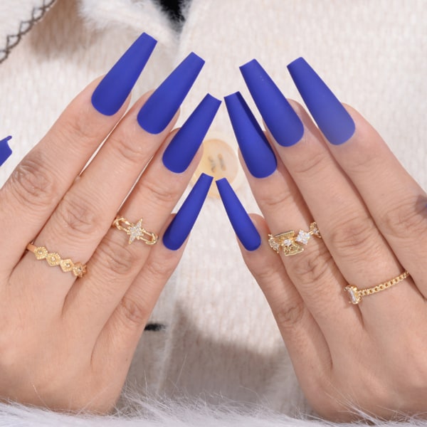 Långa lila konstgjorda naglar Snygg design trycknaglar för kvinnor och flickor Nageldekor glue models