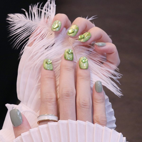 24st glansig ljusgrön falsk nagel Korta kristaller falska naglar för kvinnor och flickor glue models