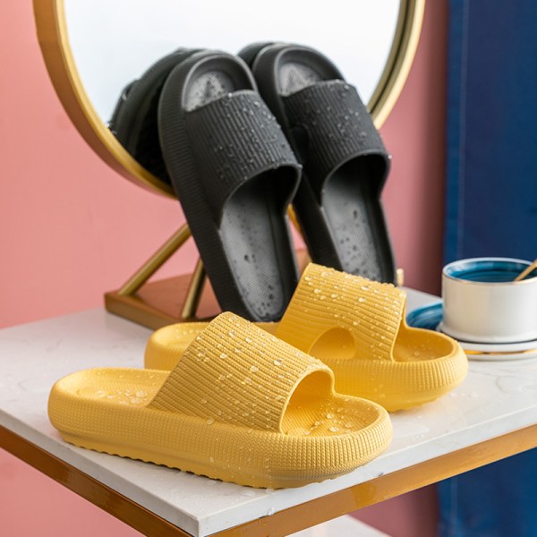 Ultramjuka tofflor för kvinnor EVA Slide On Sandaler med öppen tå Halkfria duschskor för hus inomhus badrum sovrum yellow 36-37