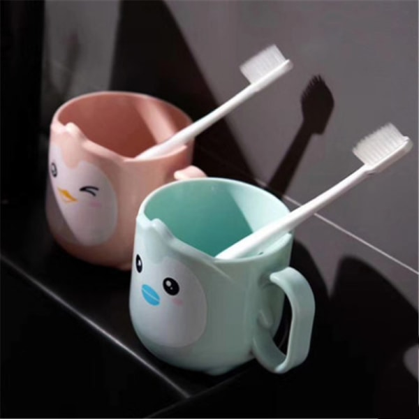 Tecknad plastmugg Lätt och söt spricksäker dricksmugg för barn Bärbar för resor Tandborstning 330 ml pink penguin cup
