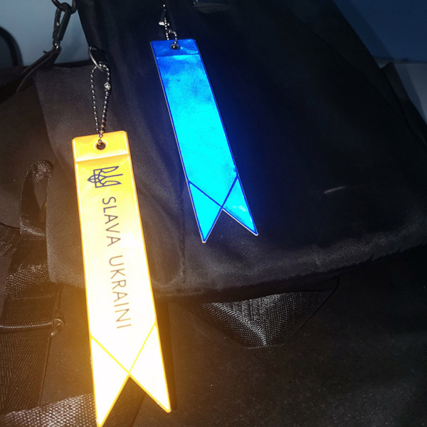 Färg reflekterande Ukrainas flagga Nyckelring Mode Nyckelringar Väska hängsmycke för trafiksäkerhet användning sapphire