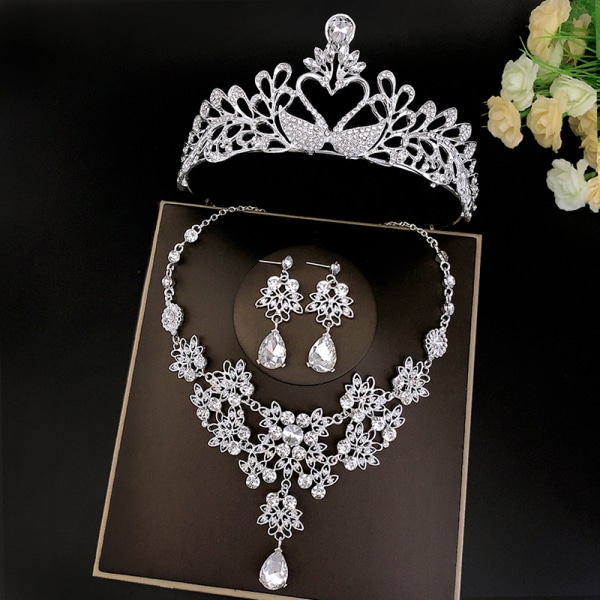 Bridal Tiaras Crown Set med örhängen Kit & Necklace Handgjorda lyxiga hårtillbehör i kristall till festbal Nyhet 13