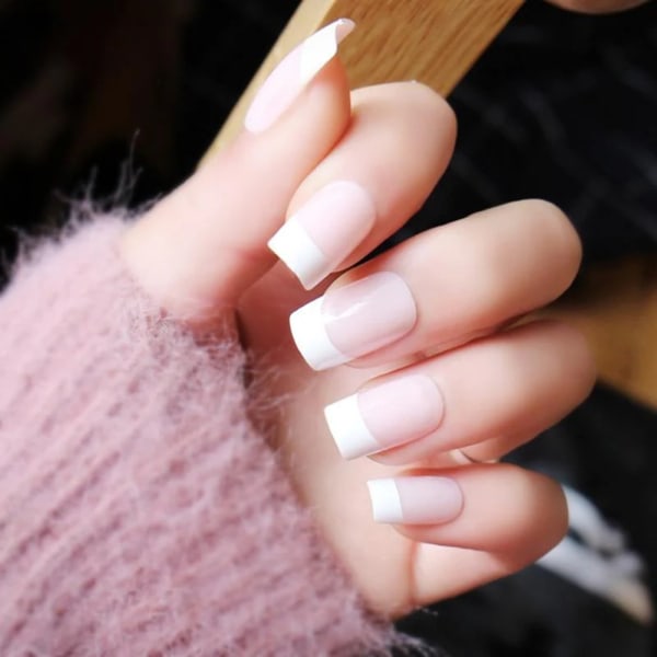 Pålimmade franska falska naglar kit 100 st DIY Nail Art Korta tips för kvinnor tjejer nail width