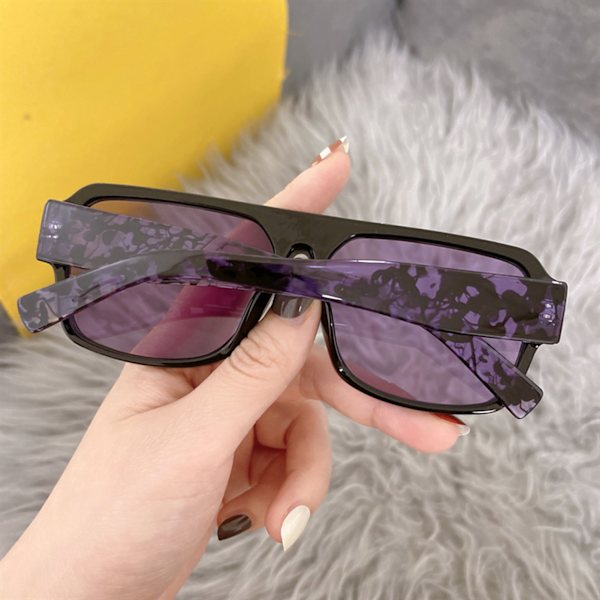 Retro fyrkantiga solglasögon Robust och hållbart PC-material black turtle purple