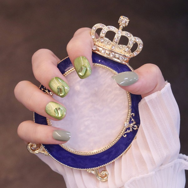 24st glansig ljusgrön falsk nagel Korta kristaller falska naglar för kvinnor och flickor glue models