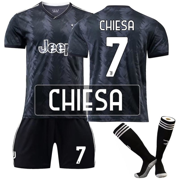 Säsong 22-23 Juventus bortafotbollsträning i tröjadräkt 7  CHIESA S