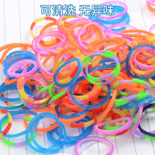 Mega kit Loom Bands - 4500 kpl tarvikkeineen Multicolor